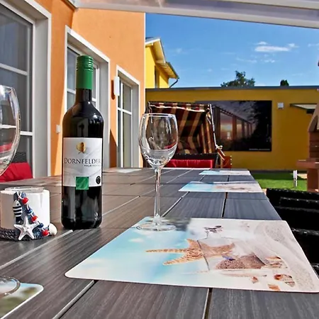 Holiday home Meinholdstrasse Mit Eigener Sauna, Kamin, 4 Schlafzimmern Ca 500m Vom Ostseestrand