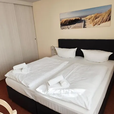4 Schlafzimmer, 3 Baeder, Sauna Und Kamin Ca 650m Zum Ostseestrand Holiday home Koserow